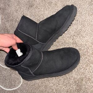 Ugg short booties sz 8